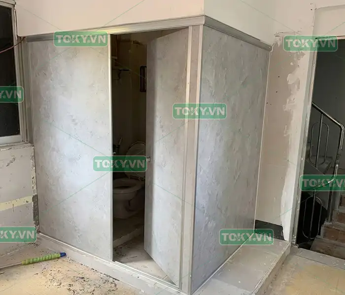 Bí quyết thi công vách ngăn vệ sinh Compact bằng nhôm u tường phẳng đẹp 2 Quy trình 4 bước thi công vách ngăn vệ sinh Compact bằng nhôm u tường đạt chuẩn kỹ thuật
