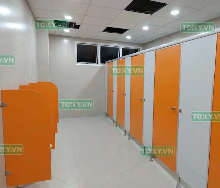 Quy trình thi công vách ngăn vệ sinh compact khung nhôm anode chuẩn kỹ thuật