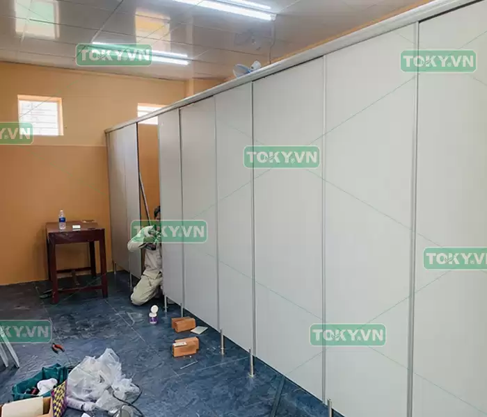 Quy trình thi công vách ngăn vệ sinh compact tiến độ nhanh
