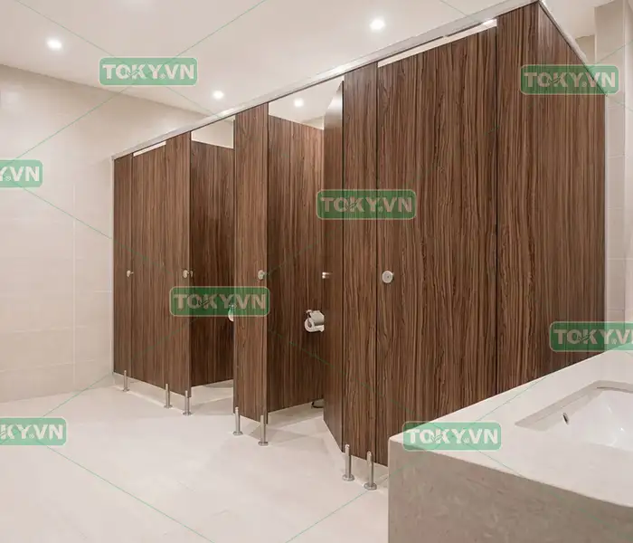 Quy trình 4 bước vệ sinh vết keo trên vách ngăn vệ sinh Compact chuẩn kỹ thuật