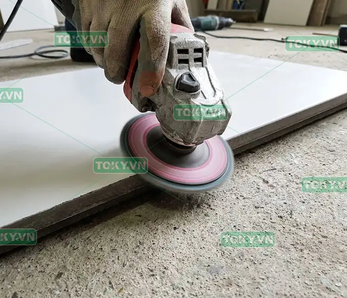 Rủi ro khi cắt Tấm Compact bằng máy cưa tay thủ công