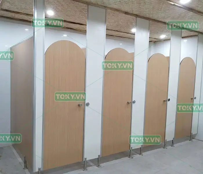 su của băng giấy sẽ bị khô cứng lại. Những sai lầm cần tránh khi vệ sinh vết keo trên vách ngăn vệ sinh Compact