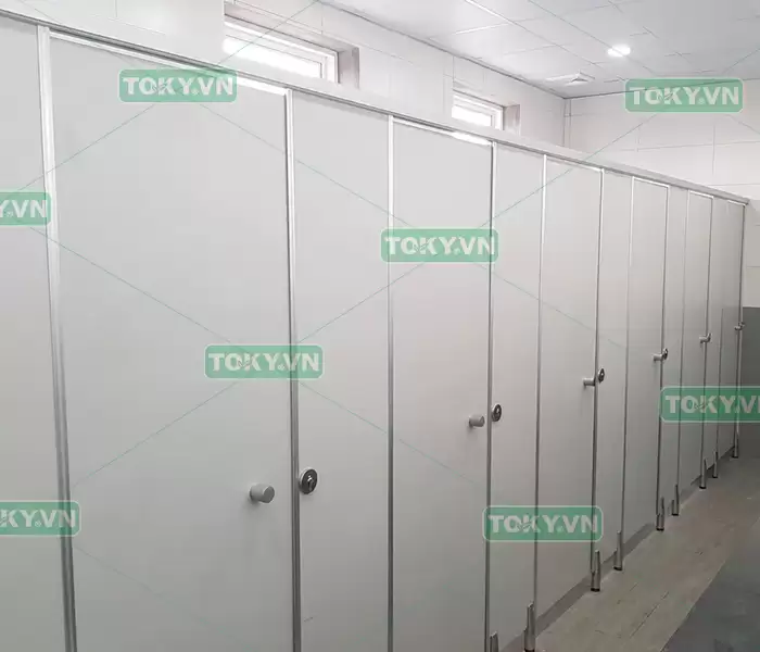 Thi công vách ngăn vệ sinh compact tại KCN Nội Bài