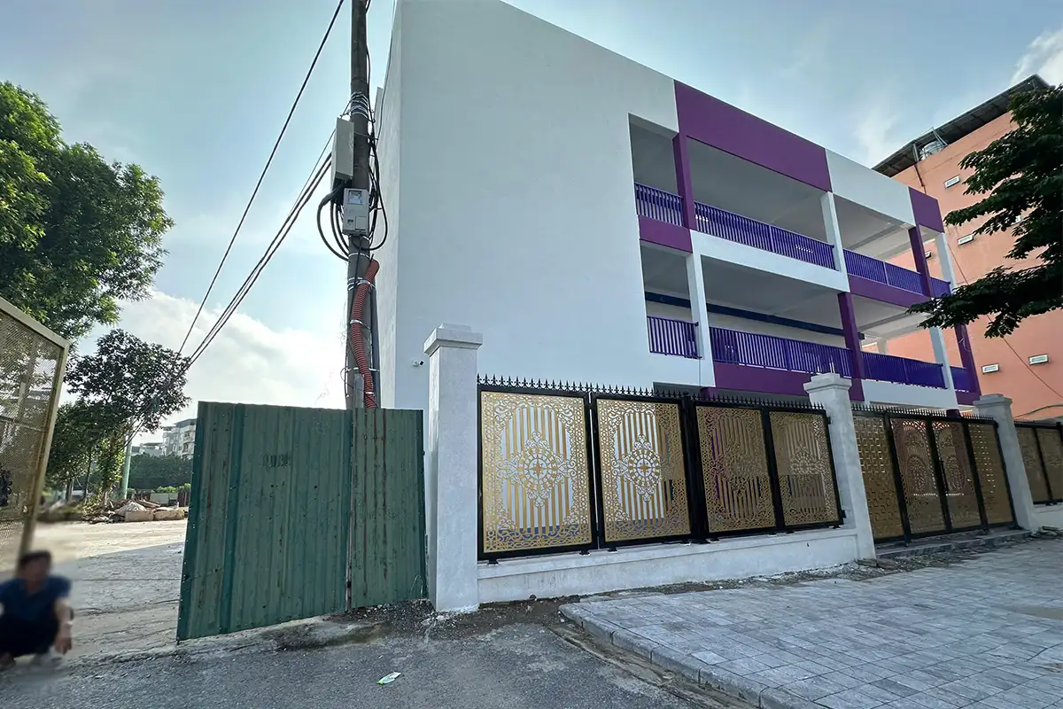 Toky hoàn thành 100m2 thi công vách ngăn vệ sinh tại trường phổ thông Quốc tế
