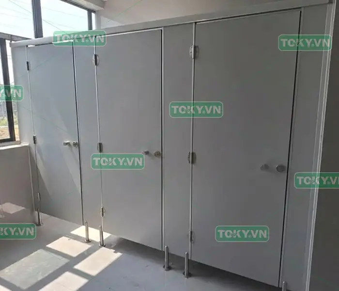 Giải đáp trọn bộ về hệ phụ kiện vách ngăn vệ sinh công nghiệp 4 Tiêu chí lựa chọn hệ phụ kiện vách ngăn vệ sinh chuẩn cho tấm Compact HPL và CDF