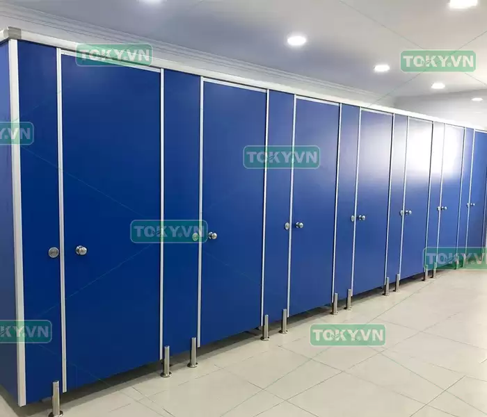 Tiêu chuẩn kỹ thuật bắt buộc khi thi công vách ngăn vệ sinh compact tại nhà xưởng
