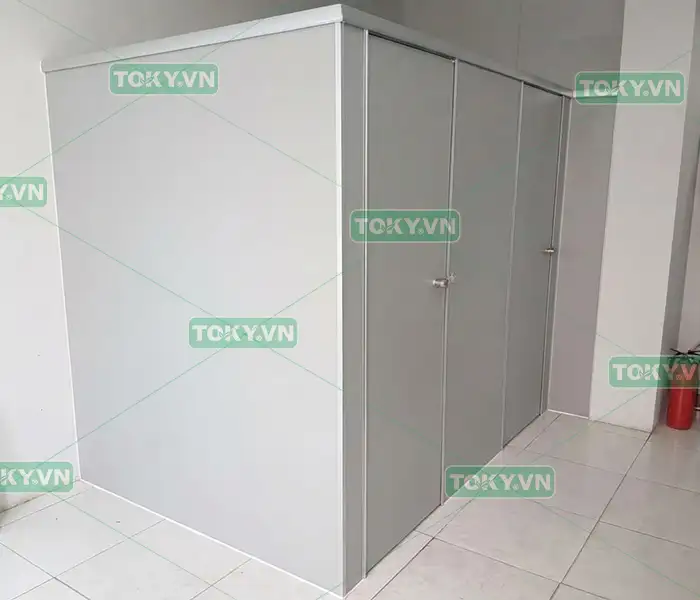 Bí quyết thi công vách ngăn vệ sinh Compact bằng nhôm u tường phẳng đẹp 4 Toky — Đơn vị thi công vách ngăn vệ sinh Compact uy tín
