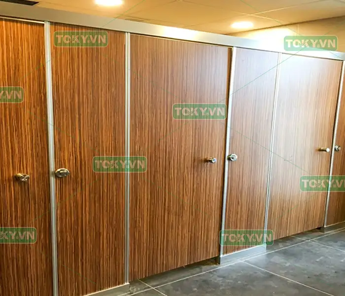 Vách ngăn vệ sinh Compact sử dụng ủng nhôm thay cho chân đỡ 4 Toky — Đơn vị thi công vách vệ sinh Compact sử dụng ủng nhôm uy tín