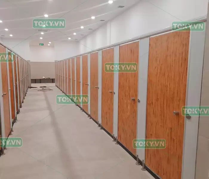 Toky — Đơn vị thi công vách ngăn vệ sinh compact uy tín tại KCN Nội Bài