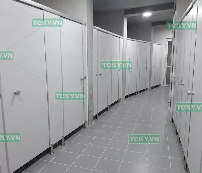 TOKY - Đơn vị uy tín thi công vách ngăn vệ sinh compact tại KCN Bắc Thăng Long