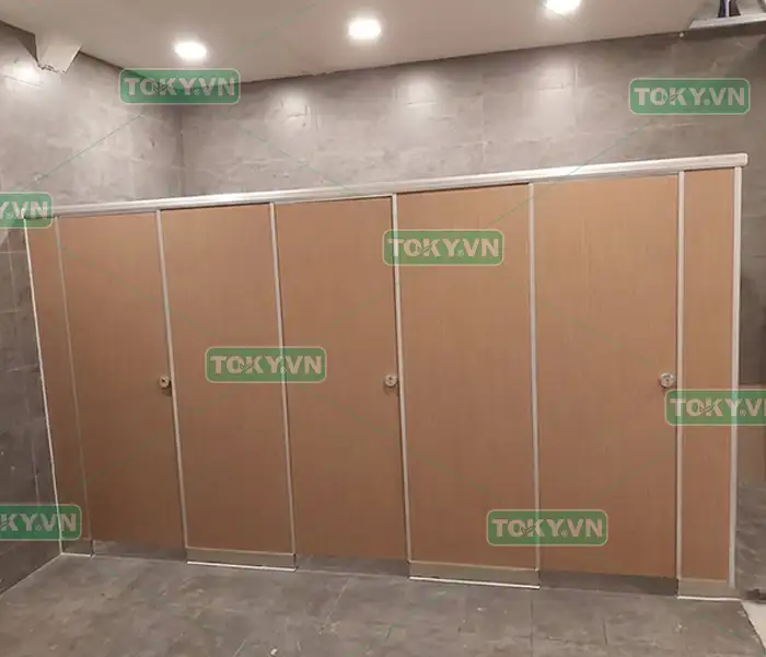 Vách ngăn vệ sinh Compact sử dụng ủng nhôm thay cho chân đỡ 1 Ủng nhôm trong thi công vách ngăn vệ sinh Compact là gì?