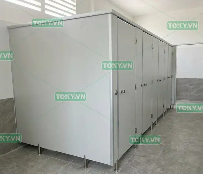 Các yếu tố ảnh hưởng trực tiếp đến thời gian phải thay mới vách ngăn vệ sinh compact