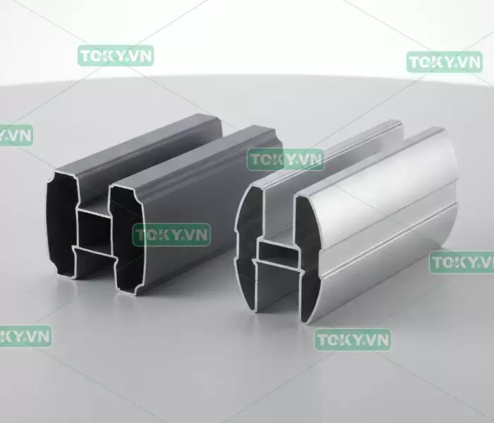 3 lỗi lắp nhôm u nóc làm vách ngăn vệ sinh compact bị rung lắc