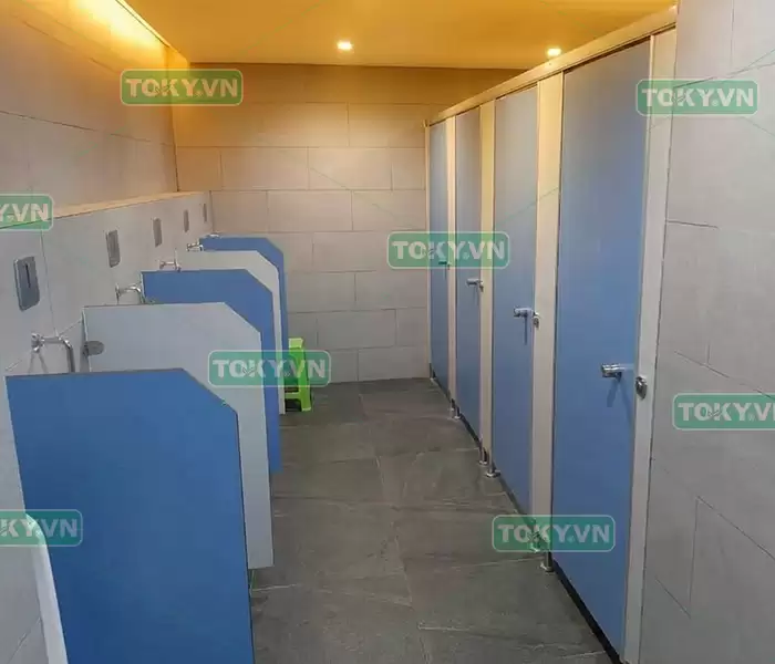 Biện pháp thi công vách ngăn vệ sinh compact cho tòa nhà cao tầng và tttm 4 Biện pháp thi công vách ngăn vệ sinh compact của toky