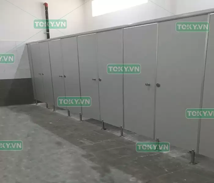 Lỗi bắt vít làm cánh vách ngăn vệ sinh compact bị xệ 2 Cách khắc phục triệt để lỗi bắt vít làm cánh vách ngăn vệ sinh compact bị xệ