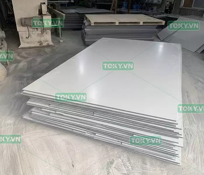 Biện pháp thi công vách ngăn vệ sinh compact cho tòa nhà cao tầng và tttm 3 Gia công CNC tại xưởng trước khi thi công vách ngăn vệ sinh compact