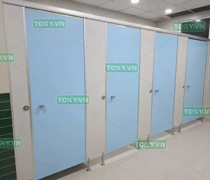 Tẩy bồn cầu axit - kẻ thù làm hỏng vách ngăn vệ sinh compact 4 Quy định bảo hành bề mặt vách ngăn vệ sinh compact tại Toky
