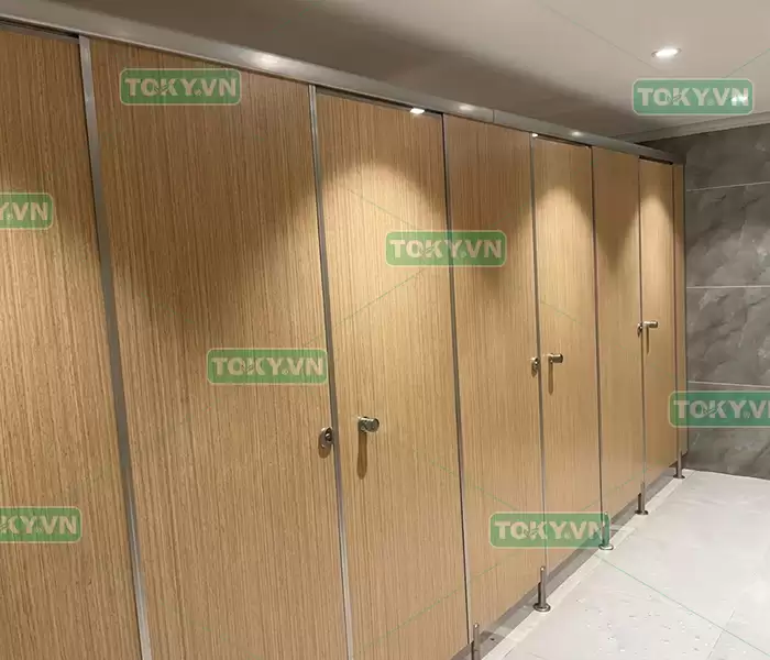 Quy trình 5 bước thi công vách ngăn vệ sinh compact trọn gói chuẩn kỹ thuật và chính sách bảo hành