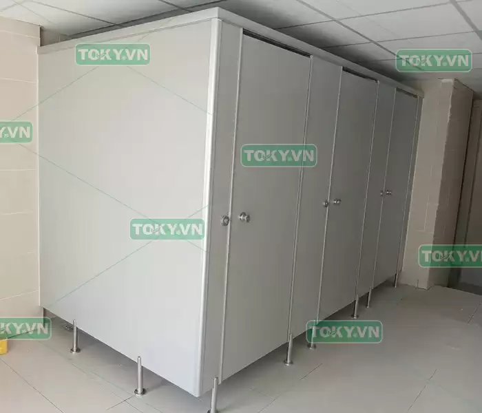 Tại sao nên chọn đơn vị thi công vách ngăn vệ sinh compact trọn gói uy tín?