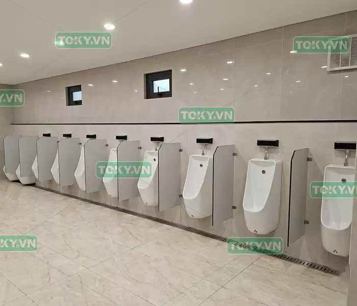 Thi công vách ngăn vệ sinh compact tại KCN Hapro 2 Thi công vách ngăn vệ sinh compact tại KCN Hapro