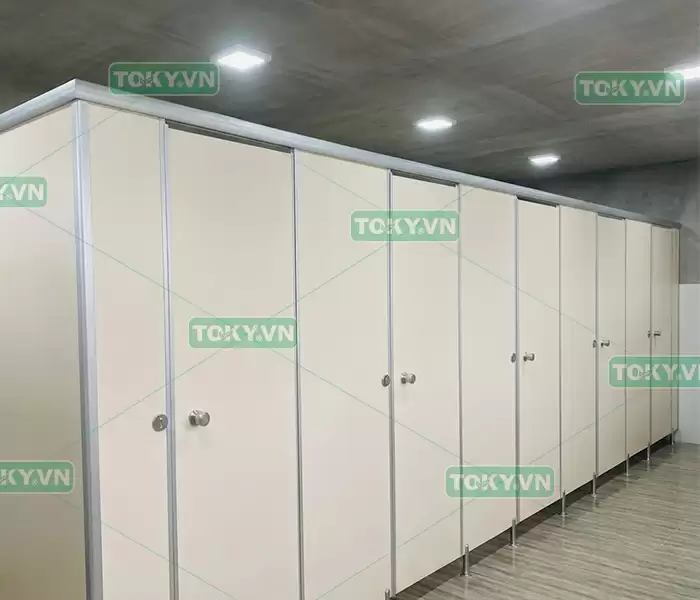 Thi công vách ngăn vệ sinh compact tại KCN Hapro