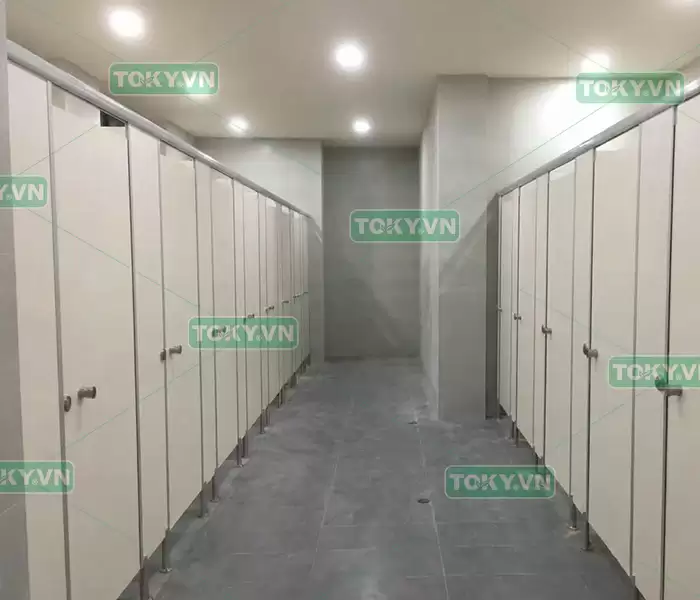 Thi công vách ngăn vệ sinh compact tại KCN Phú Nghĩa