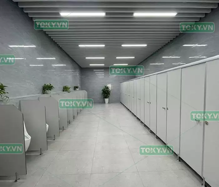 Thi công vách ngăn vệ sinh compact tại KCN Sài Đồng B