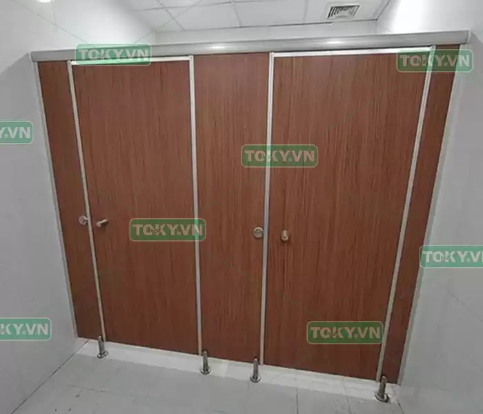 Thi công vách ngăn vệ sinh compact tại KCN Thạch Thất - Quốc Oai 1 Thi công vách ngăn vệ sinh compact tại KCN Thạch Thất - Quốc Oai