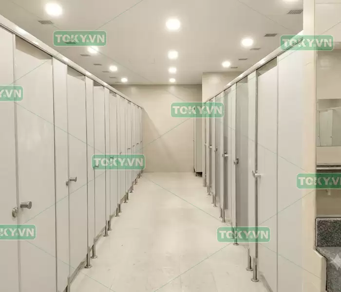 Thi công vách ngăn vệ sinh compact tại khu CNC Hòa Lạc