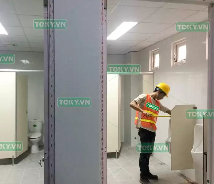 Tiêu chuẩn kỹ thuật thi công vách ngăn vệ sinh compact