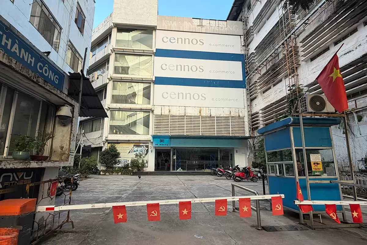 Toky thi công vách ngăn vệ sinh compact tại công ty tnhh Cenx-One
