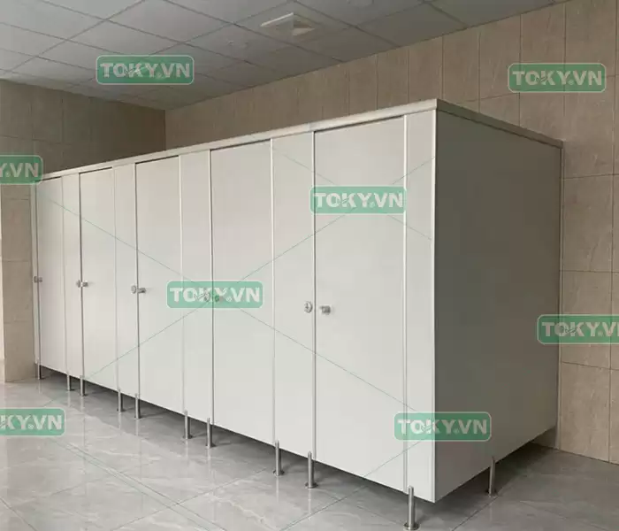 Thi công vách ngăn vệ sinh compact tại KCN Phụng Hiệp 3 Toky - Đơn vị thi công vách ngăn vệ sinh compact uy tín tại KCN Phụng Hiệp