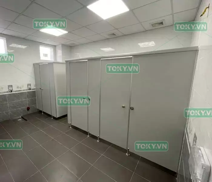 TOKY  -  Đơn vị thi công vách ngăn vệ sinh compact uy tín tại KCN Sài Đồng B