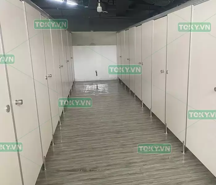 TOKY — Đơn vị uy tín thi công vách ngăn vệ sinh compact tại KCN Thạch Thất - Quốc Oai