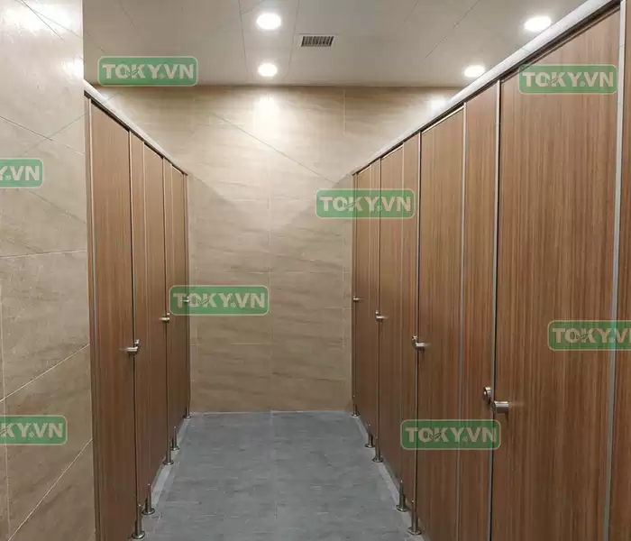 Thi công vách ngăn vệ sinh compact tại khu CNC Hòa Lạc 3 TOKY - Đơn vị thi công vách ngăn vệ sinh compact uy tín tại khu CNC Hòa Lạc