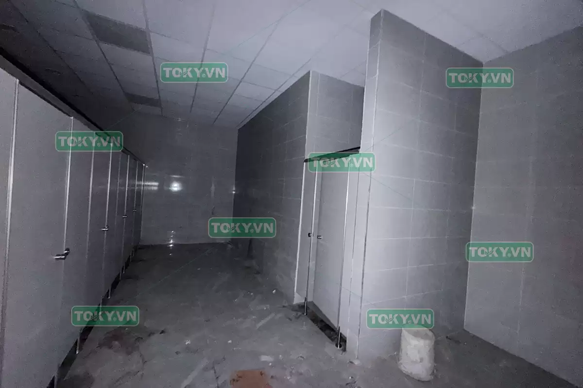 Toky thi công 150m2 vách ngăn vệ sinh compact tại công ty Woong Jin