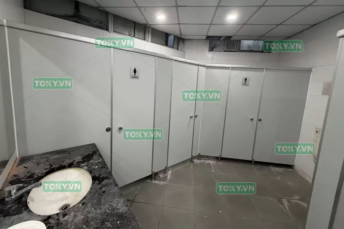Toky thi công vách ngăn vệ sinh compact tại công ty tnhh Cenx-One