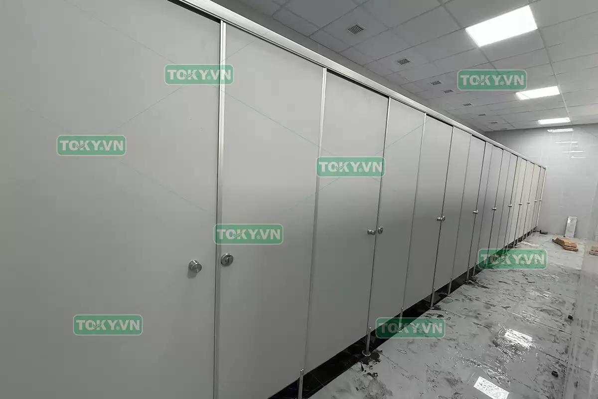 Toky thi công 150m2 vách ngăn vệ sinh compact tại công ty Woong Jin