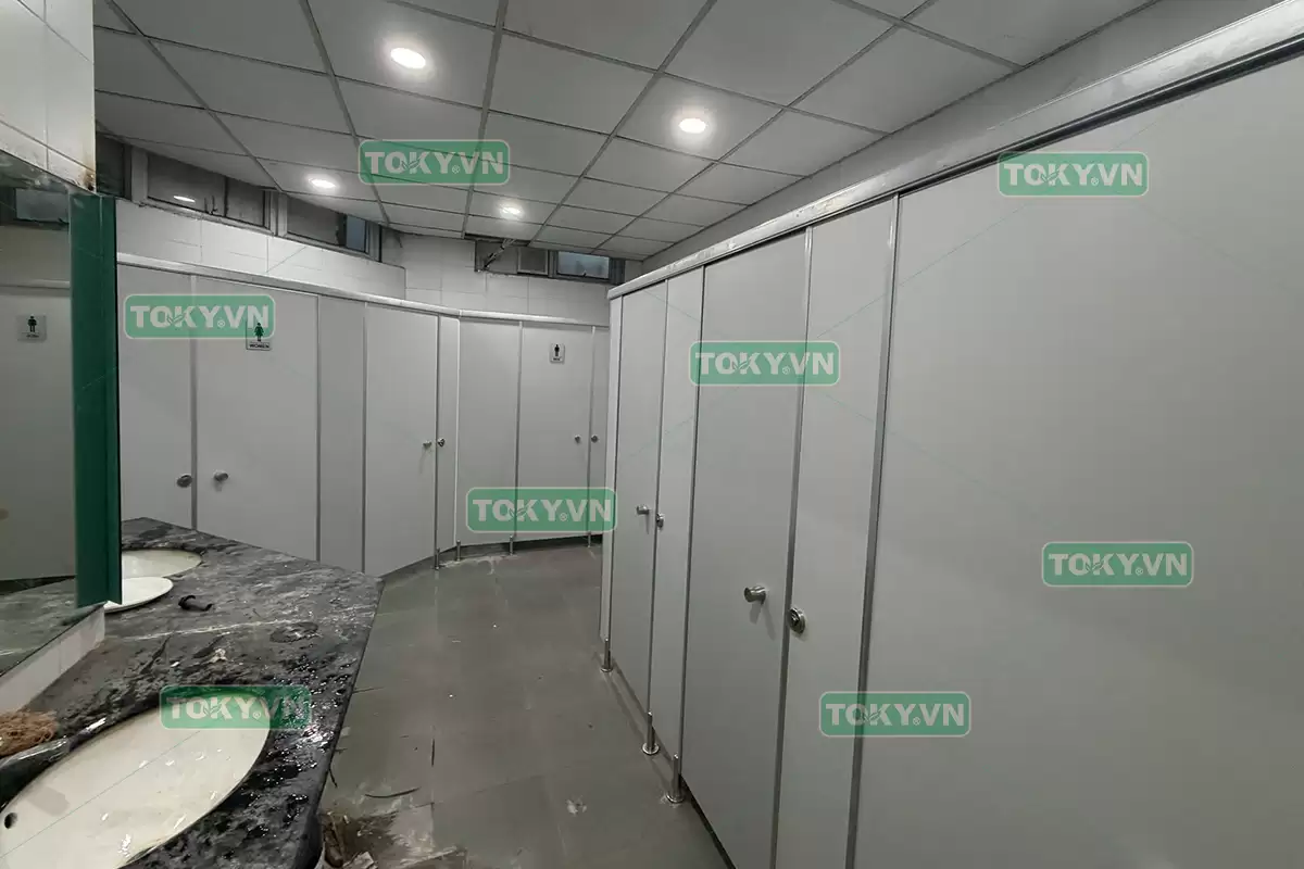 Toky thi công vách ngăn vệ sinh compact tại công ty tnhh Cenx-One