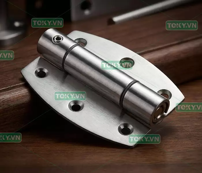 So sánh bản lề inox 304 trục to và trục nhỏ vách ngăn vệ sinh 1 Chi tiết bản lề inox 304 trục nhỏ (không phân biệt trái/phải)