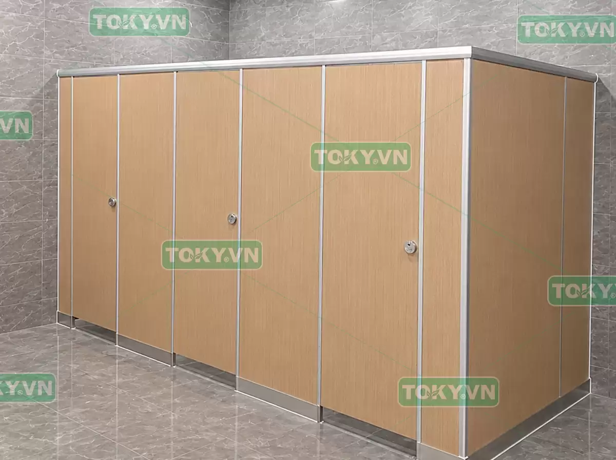 Tấm compact vân gỗ mẫu đẹp và ứng dụng thực tế 3 Đặc điểm của tấm Compact vân gỗ