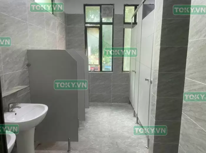 Test độ giãn nở tấm compact khi ngâm nước 5 Nên chọn tấm Compact chịu nước như thế nào?