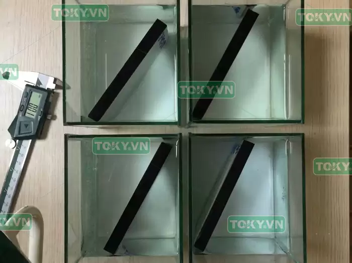 Test độ giãn nở tấm compact khi ngâm nước