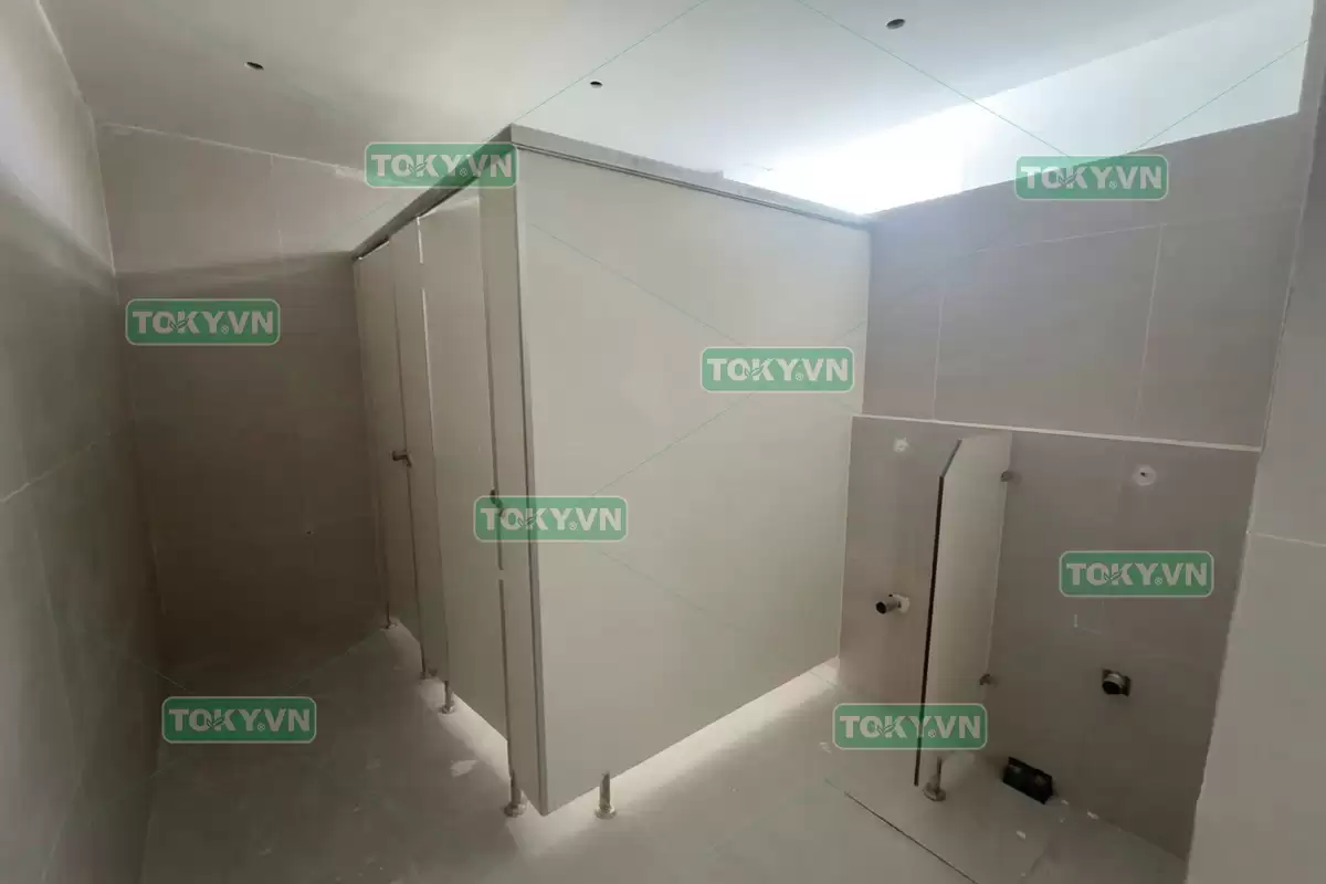 Toky thi công vách ngăn vệ sinh compact hpl tại kđt xương rồng