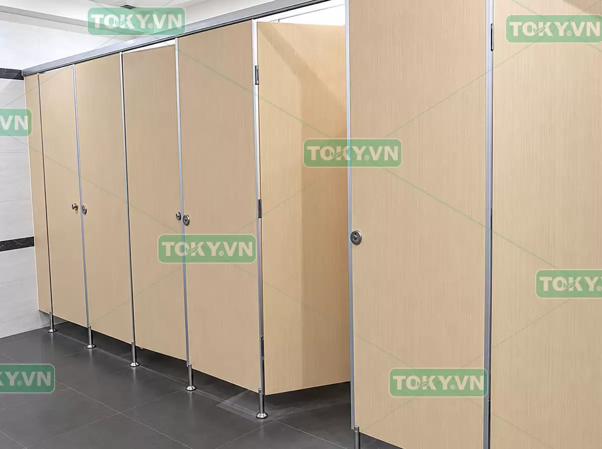 Tấm compact vân gỗ mẫu đẹp và ứng dụng thực tế 4 Ứng dụng của tấm vách Compact vân gỗ trong thực tế