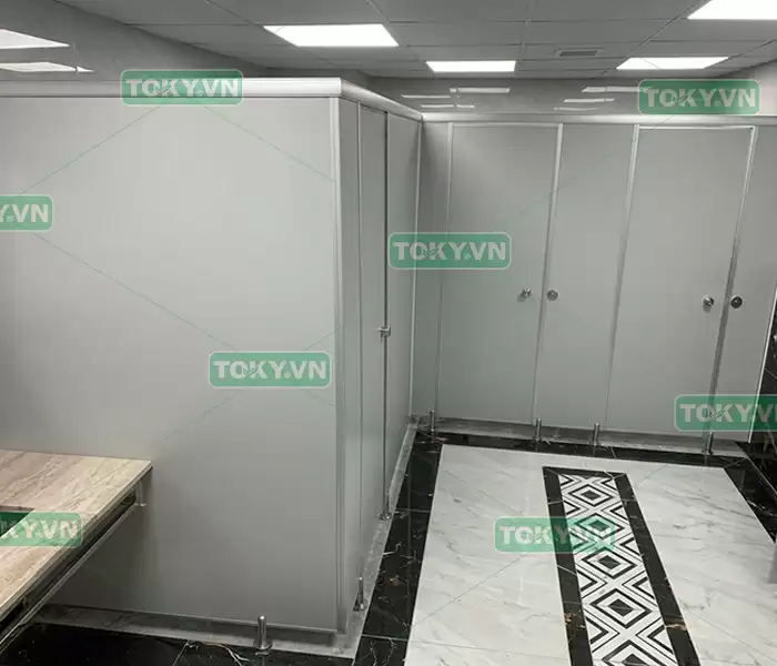 Phân tích ưu nhược điểm khi tự mua vật tư thi công vách ngăn vệ sinh compact hpl